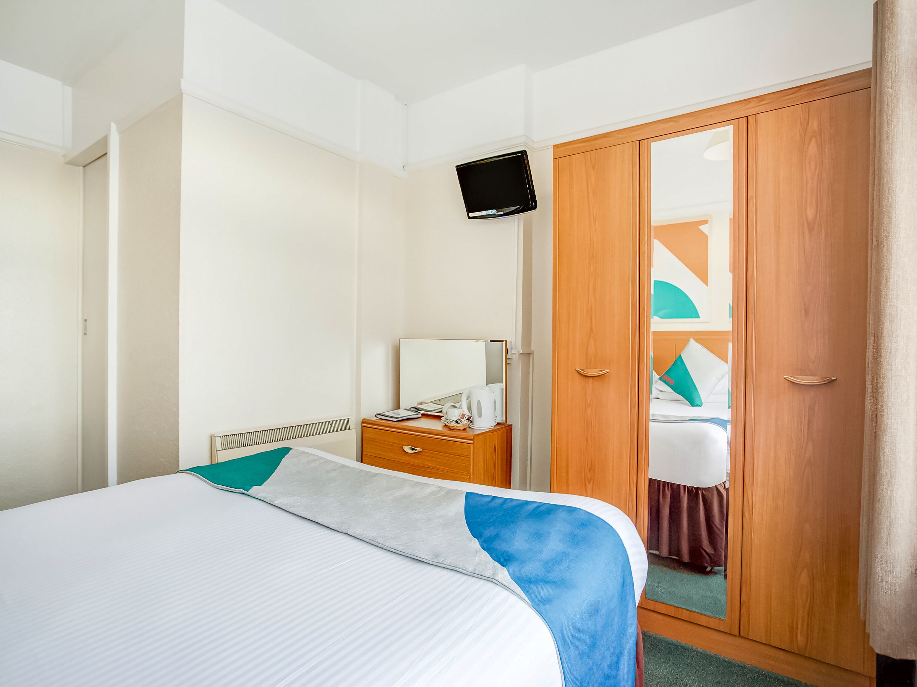 Photo - OYO Godolphin Arms Hotel