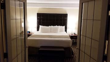 Suite, 1 King Bed with Sofa bed, Balcony | Premium bedding, pillowtop beds, in-room safe, desk