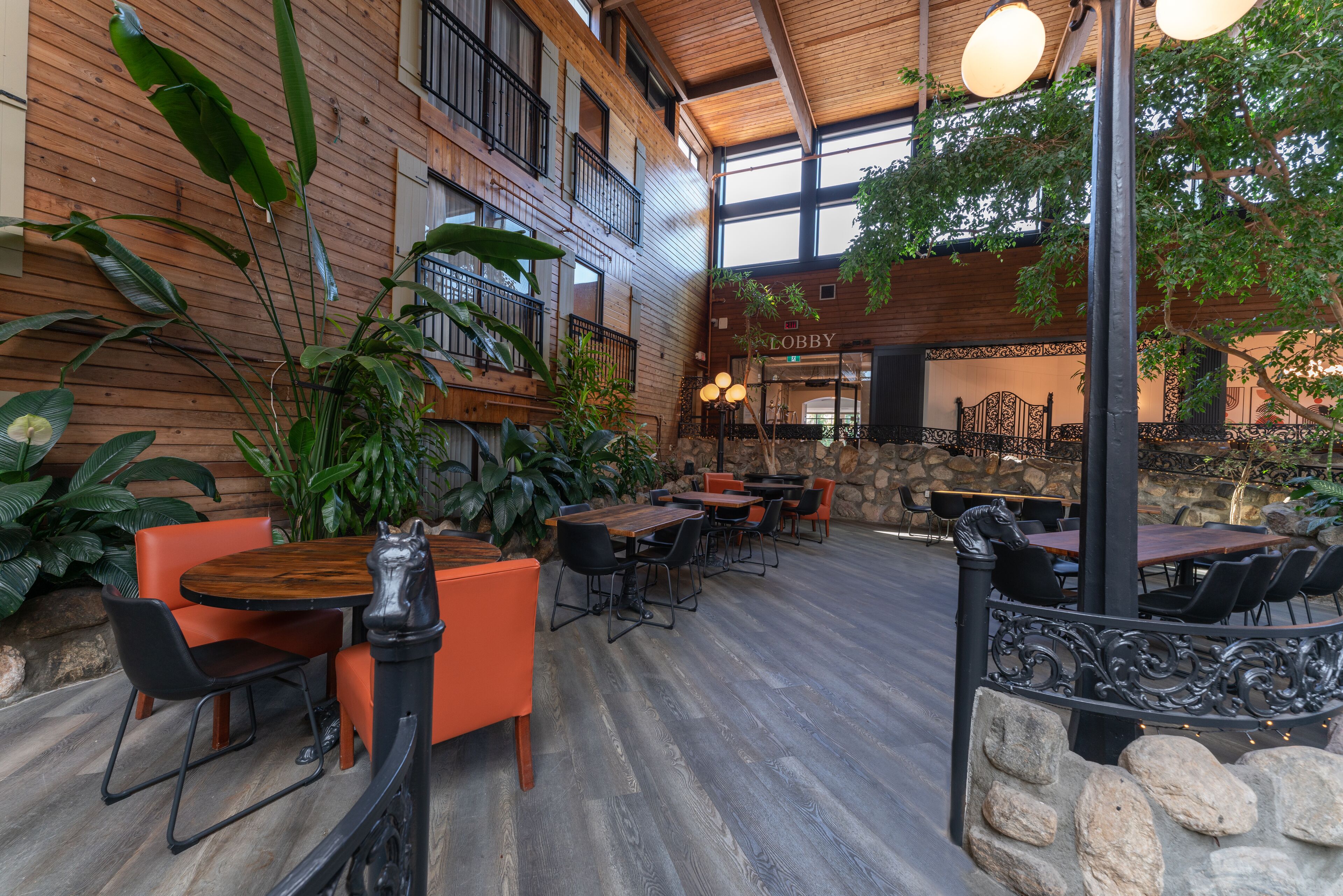 Breakfast, lunch, dinner served; pool views 