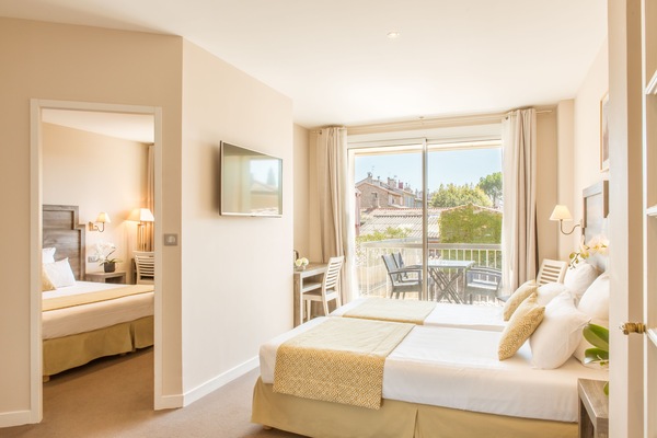 Family Suite | Minibar, in-room safe, blackout drapes, soundproofing