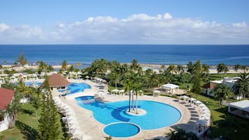 5 barer/lounger, 4 bassengbarer og bar i bassenget, strandbar