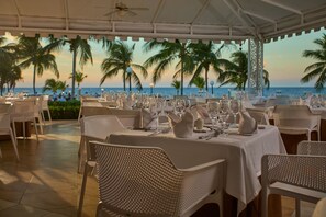 6 restaurants, breakfast, lunch, dinner served; Asian cuisine