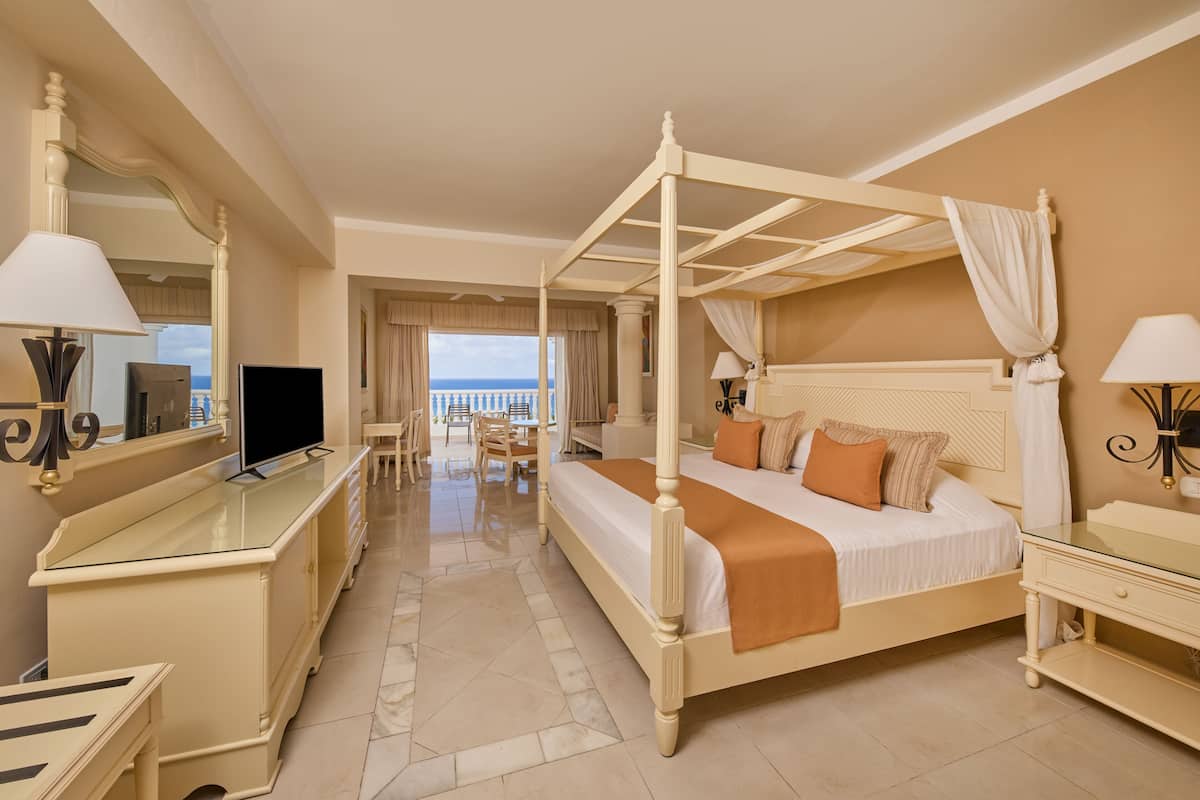 Free minibar, in-room safe, desk, blackout drapes