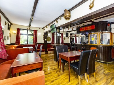 Old Oak Tree Inn