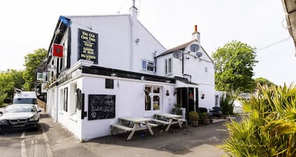 Old Oak Tree Inn