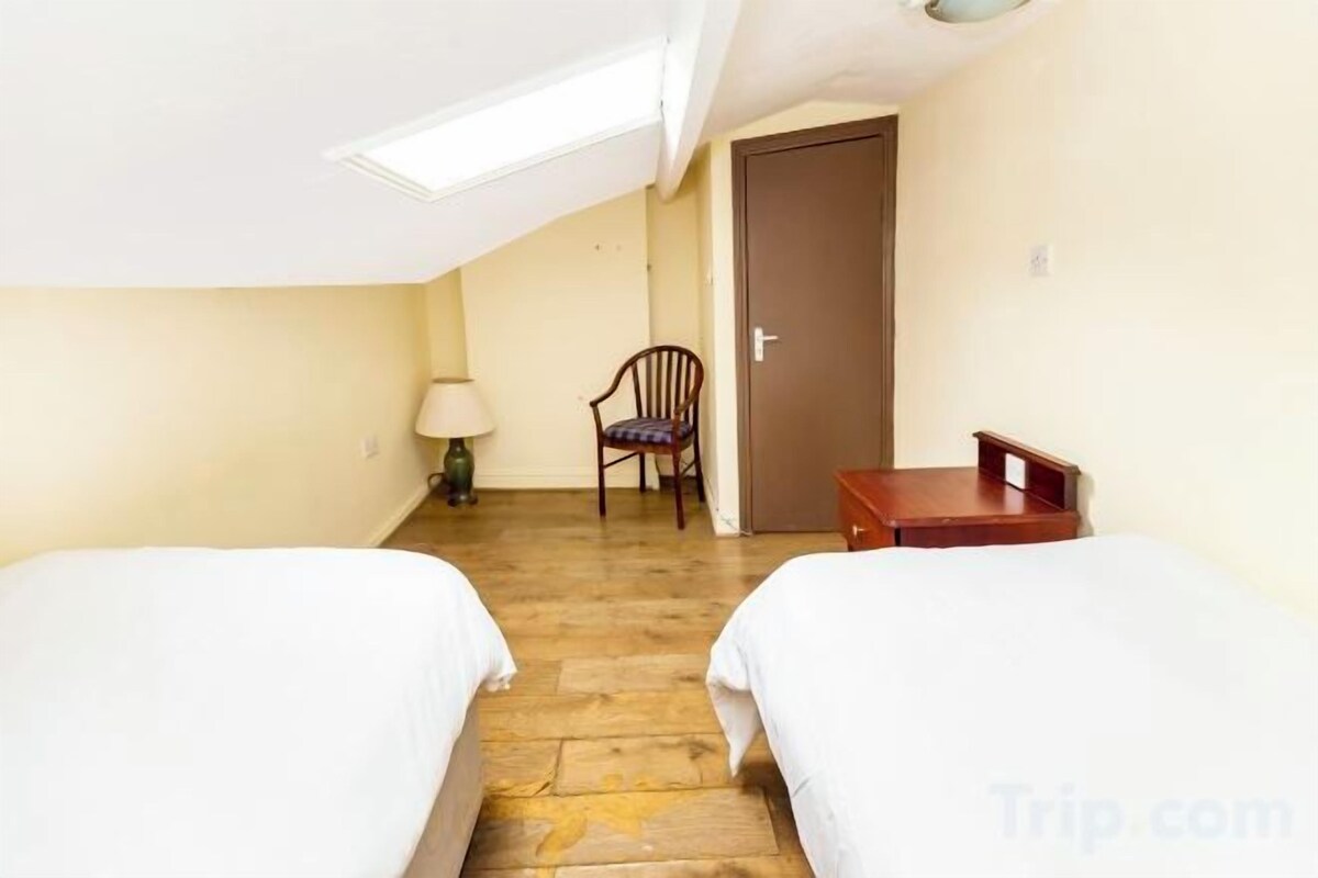 Iron/ironing board (on request), WiFi (free), bed sheets
