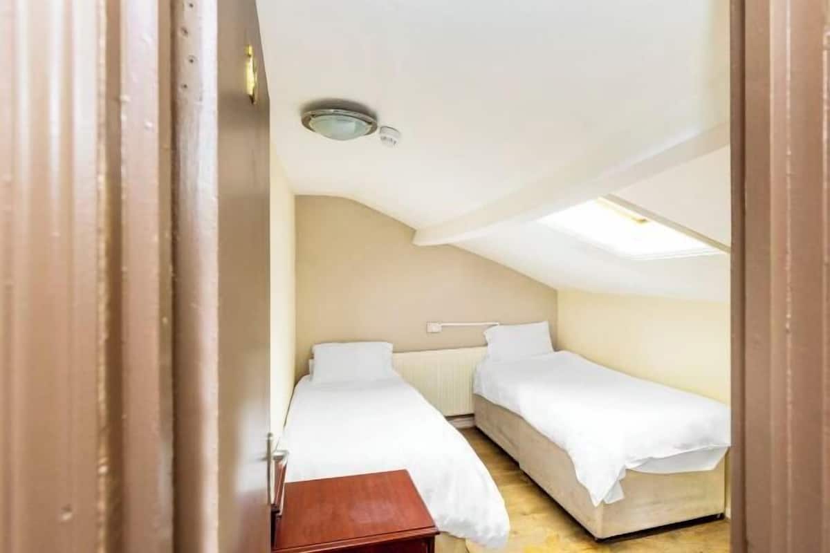 Iron/ironing board, free WiFi, bed sheets