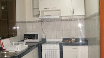 Fridge, microwave, dishwasher, coffee/tea maker