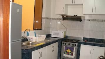 Refrigerador, microondas, lavavajillas, cafetera/tetera