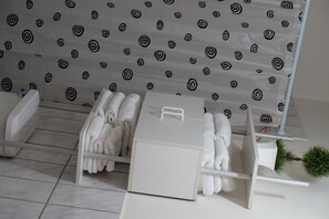家庭公寓, 2 間臥室, 廚房, 公園景觀 | 浴室 | 淋浴設備、免費盥洗用品、吹風機、毛巾