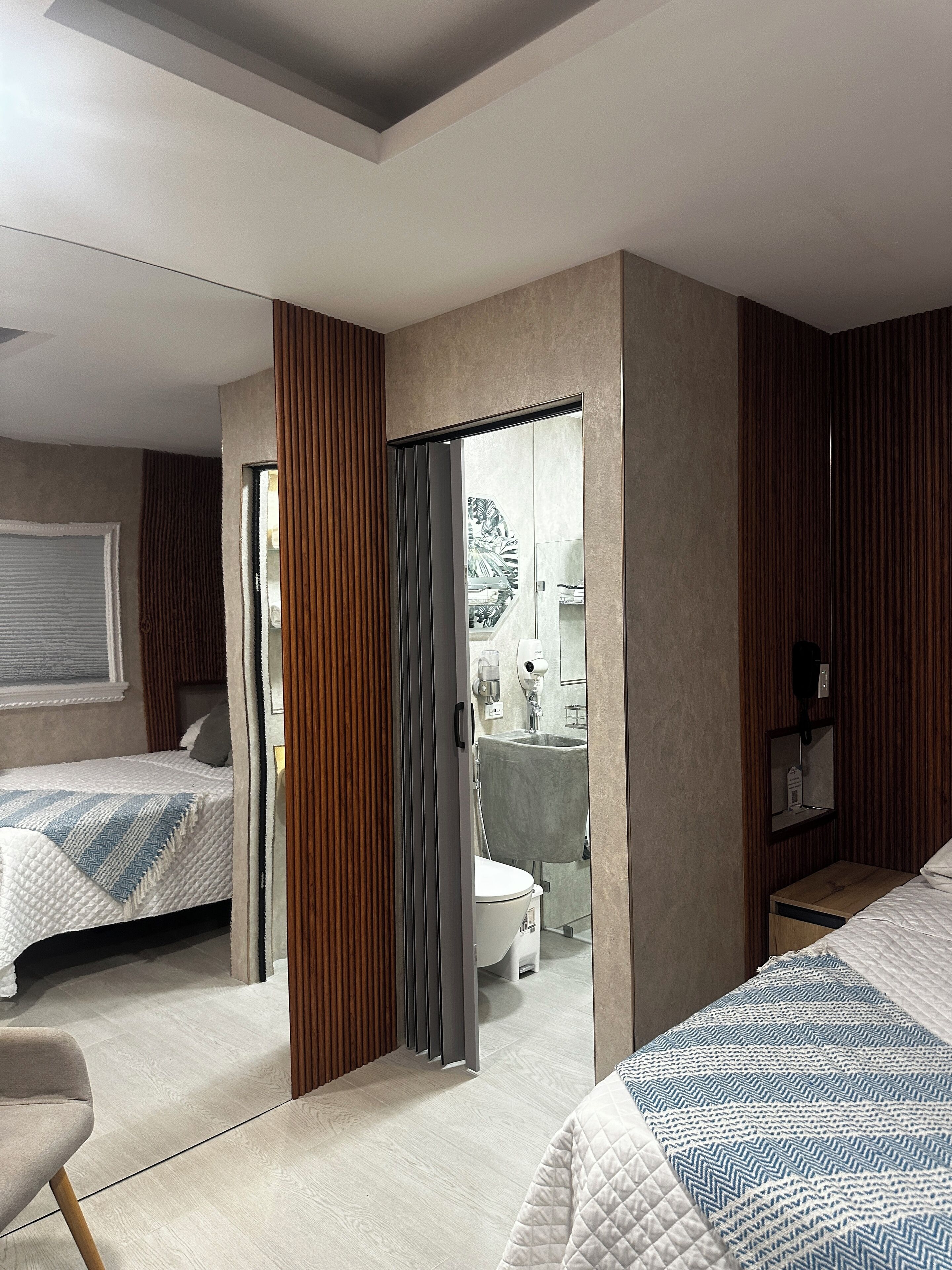 Photo - Berlor Airport Inn