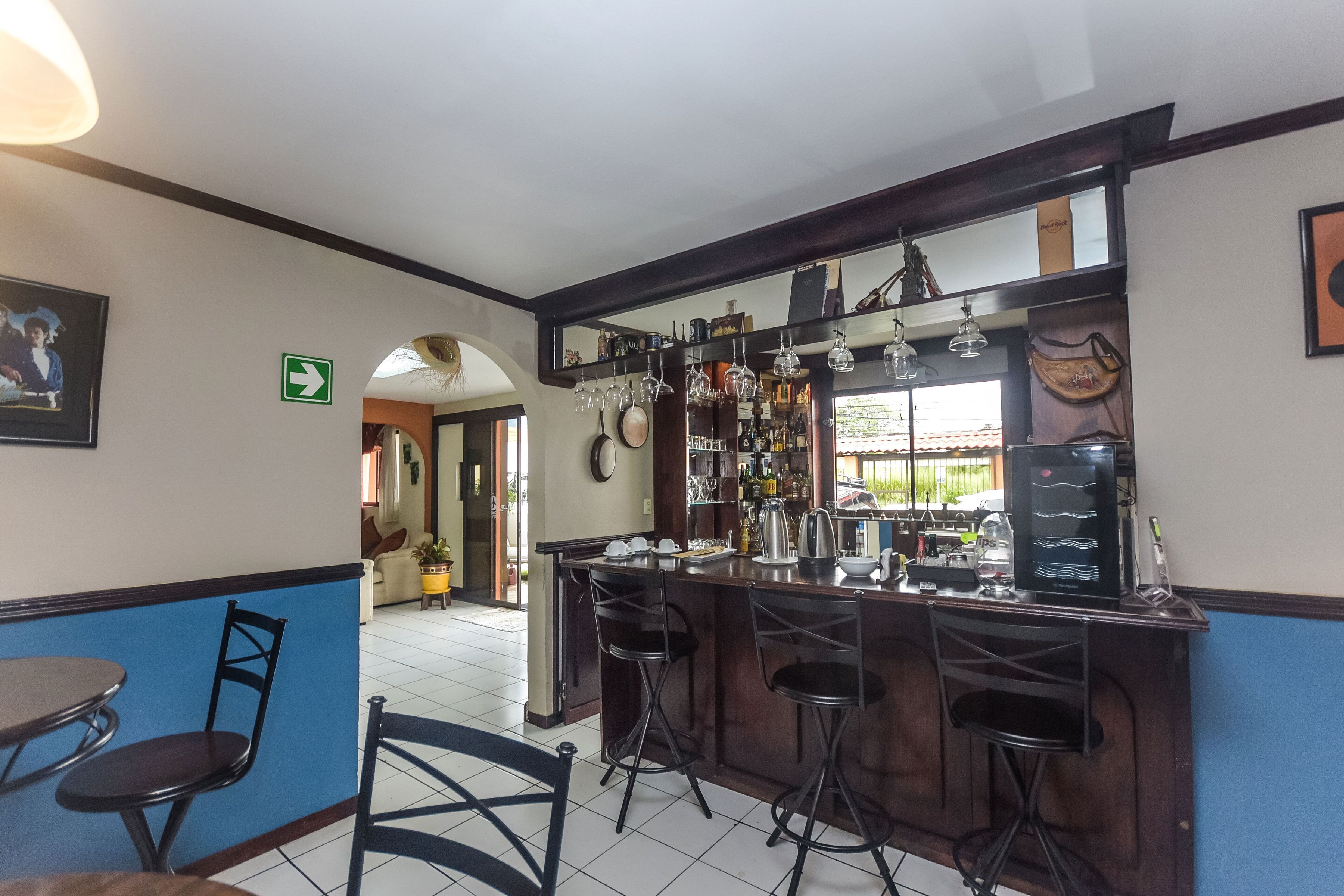 Photo - Berlor Airport Inn