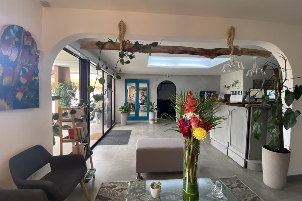 Berlor Airport Inn