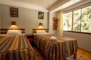 Quarto casal standard | Escrivaninha, Wi-Fi de cortesia, roupa de cama