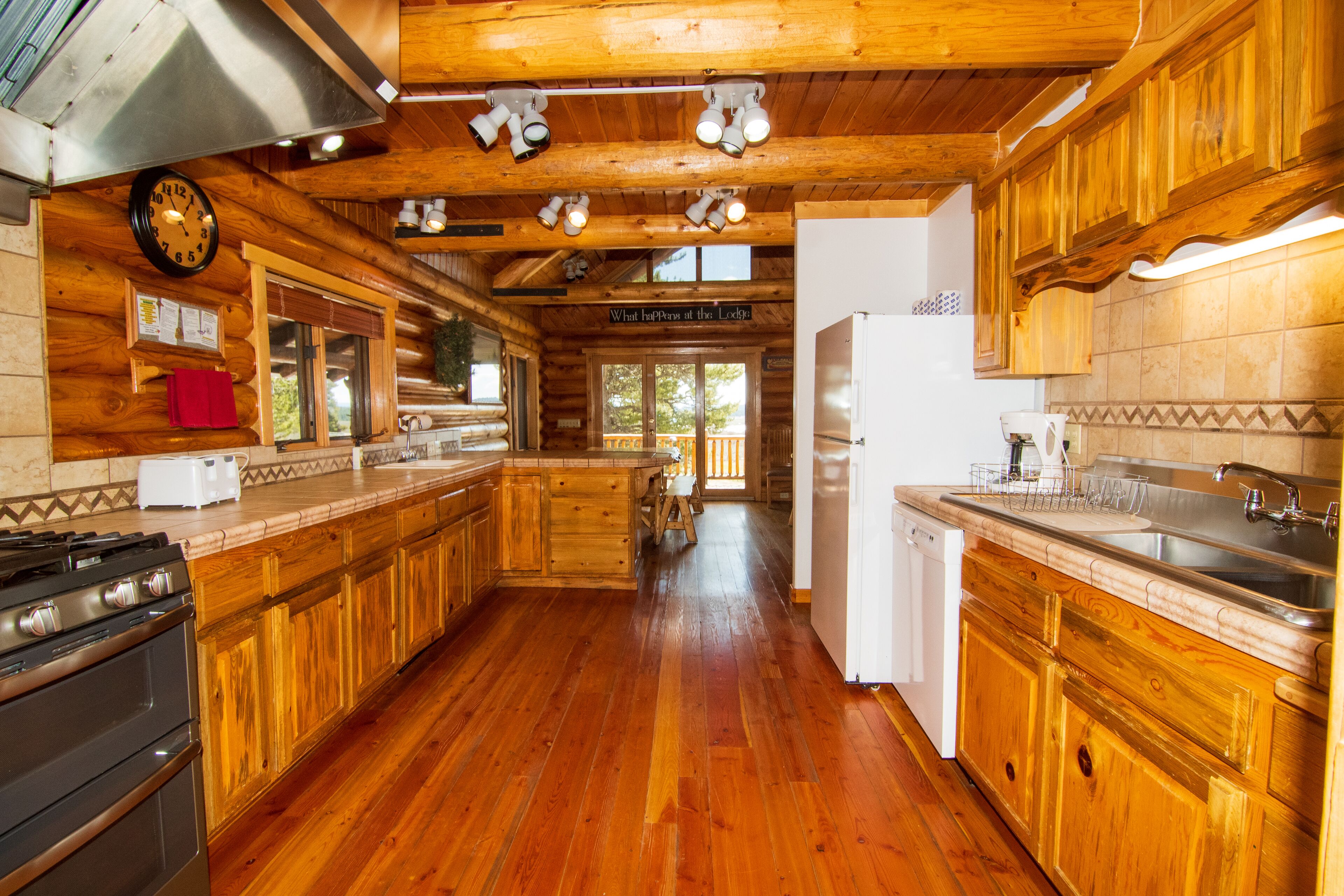Cabin, 4 Bedrooms | Private kitchen | Microwave, stovetop, toaster, cookware/dishes/utensils