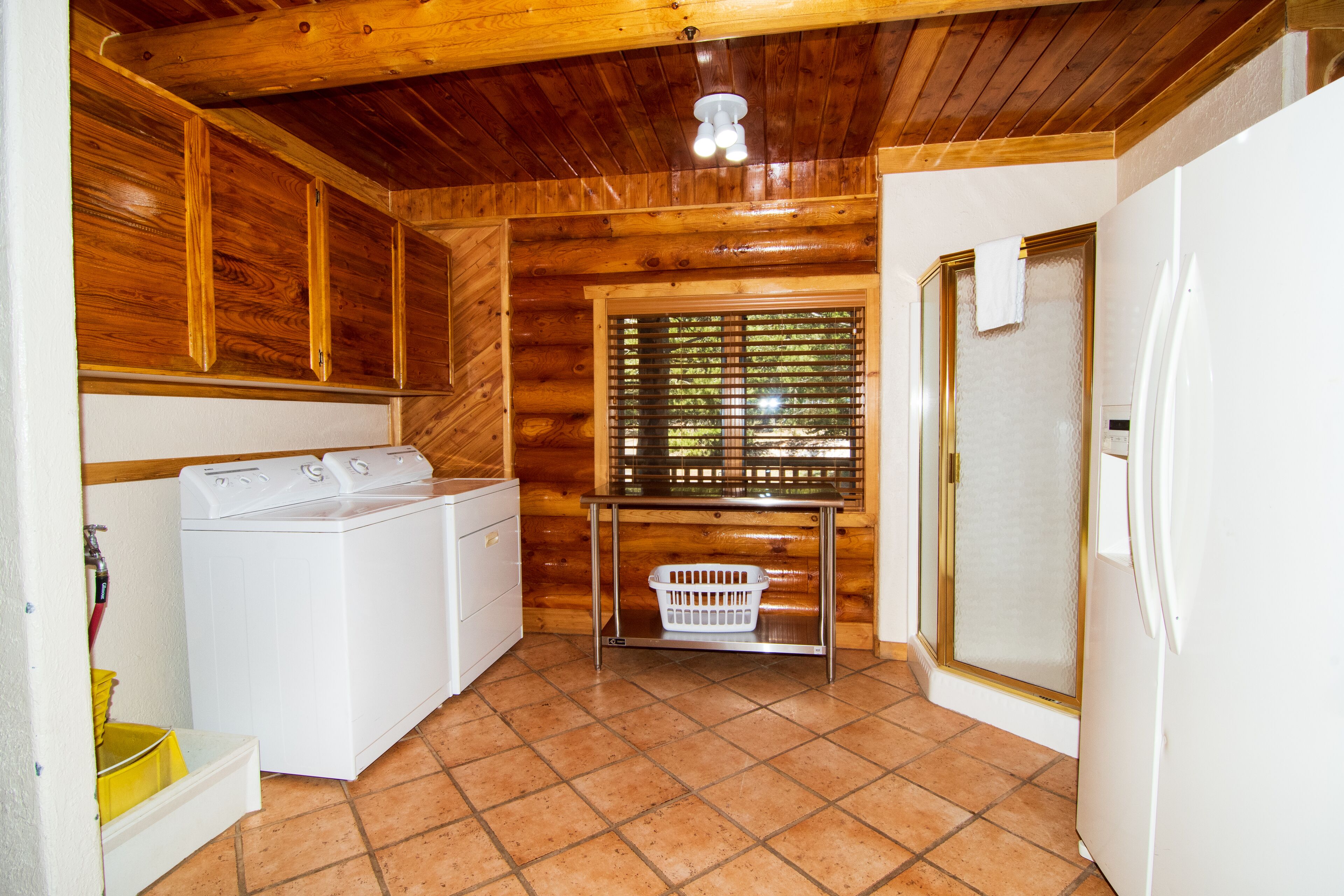 cabin, 4 bedrooms | laundry