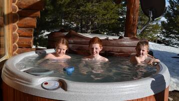 Tina de hidromasaje al aire libre