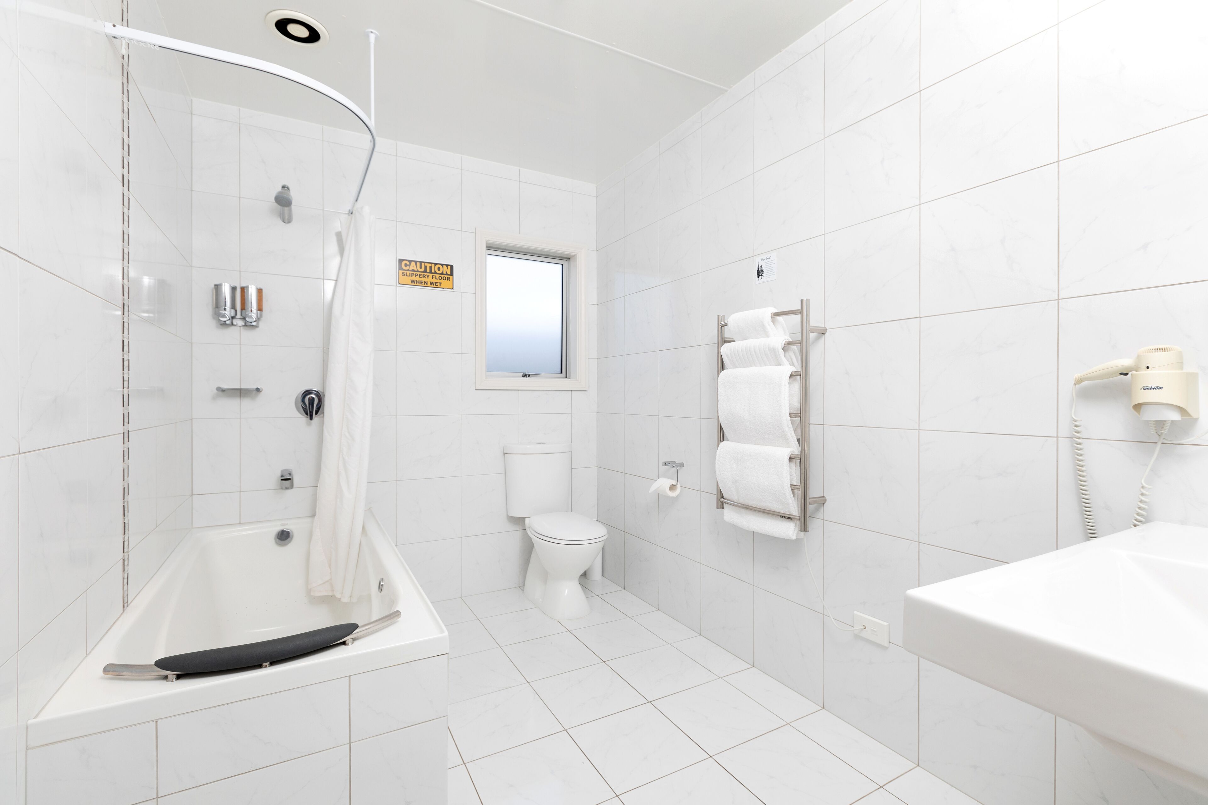 Apartamento superior | Baño | Artículos de higiene personal gratuitos, secador de pelo y toallas