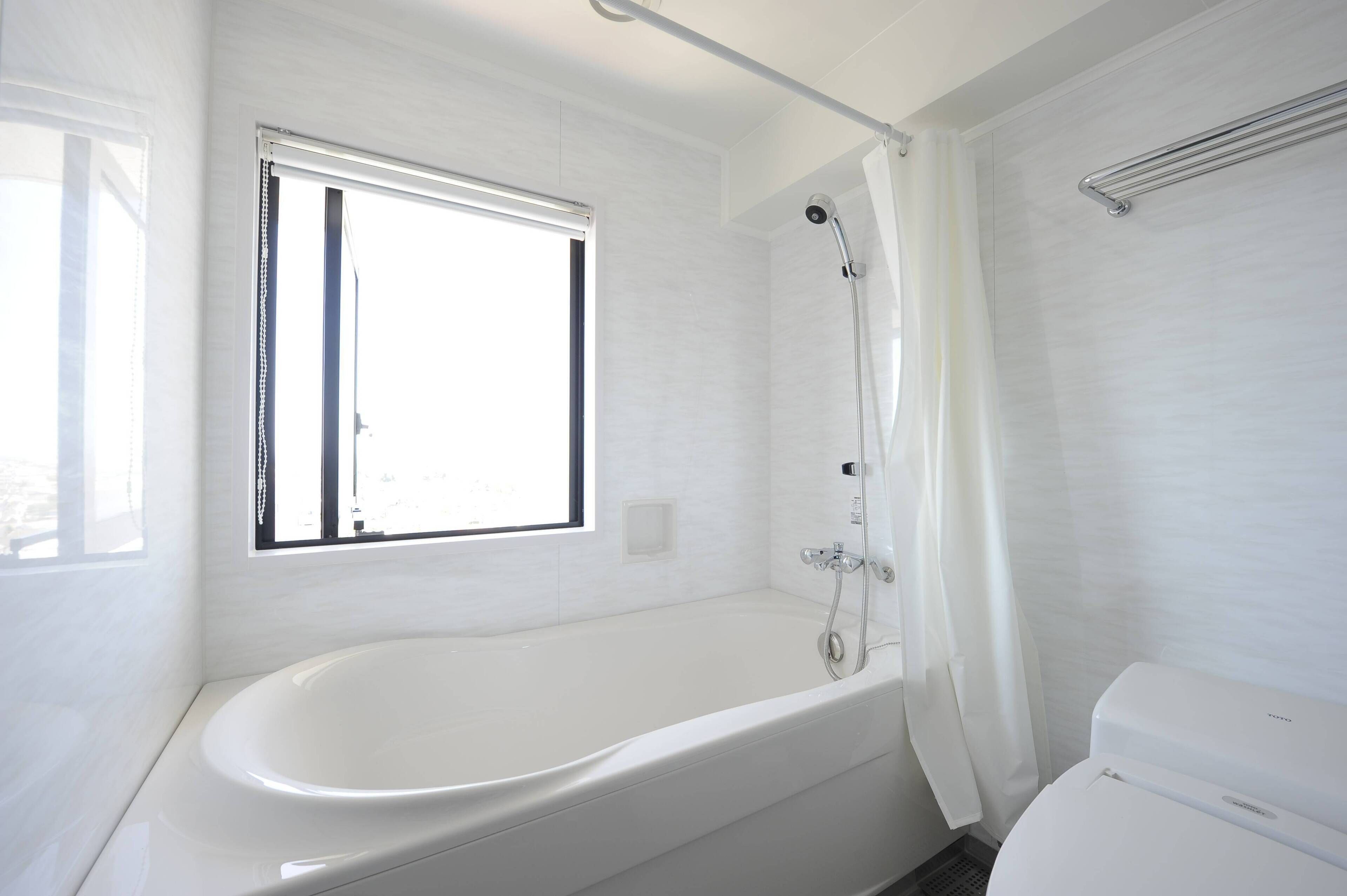 combined shower/bathtub, free toiletries, hair dryer, bathrobes