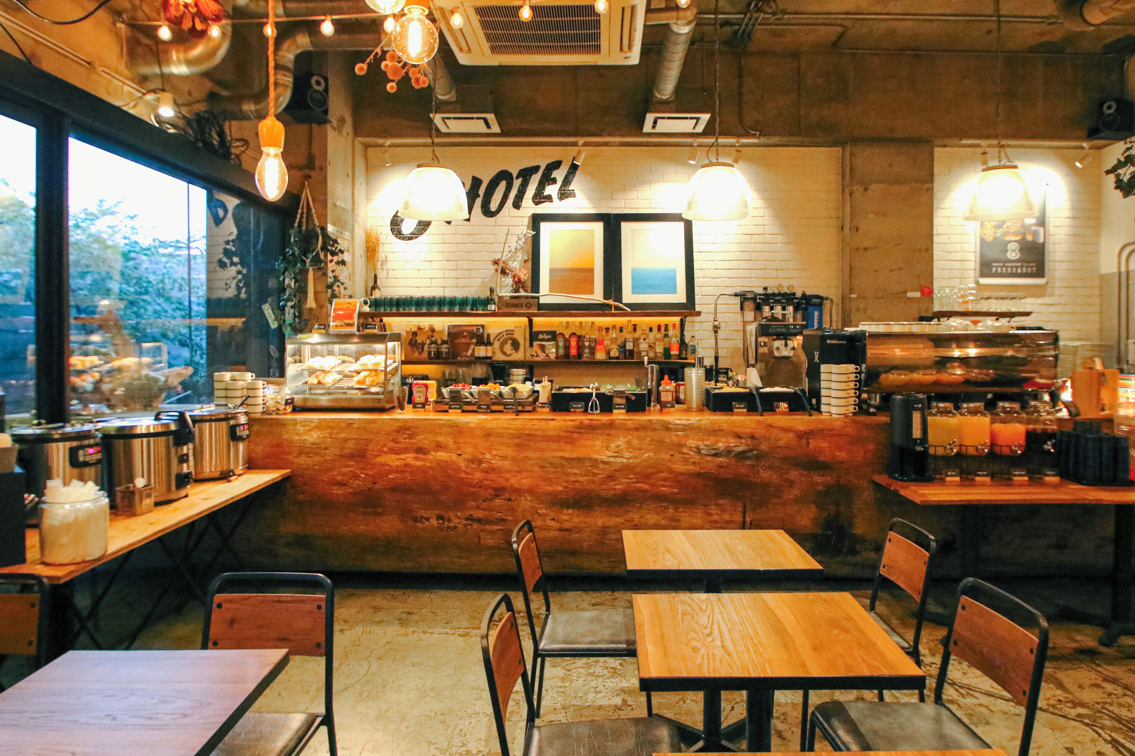 Daily buffet breakfast (JPY 1650 per person)