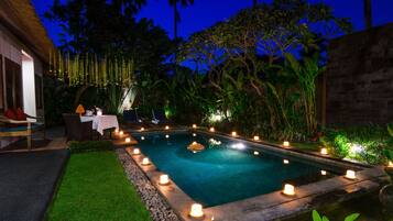 Outdoor pool, pool umbrellas, sun loungers