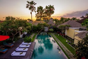 Vila, 3 kamar tidur, kolam renang pribadi (Mahesa) | Kolam renang outdoor | Kolam renang outdoor, dengan payung kolam renang dan kursi berjemur