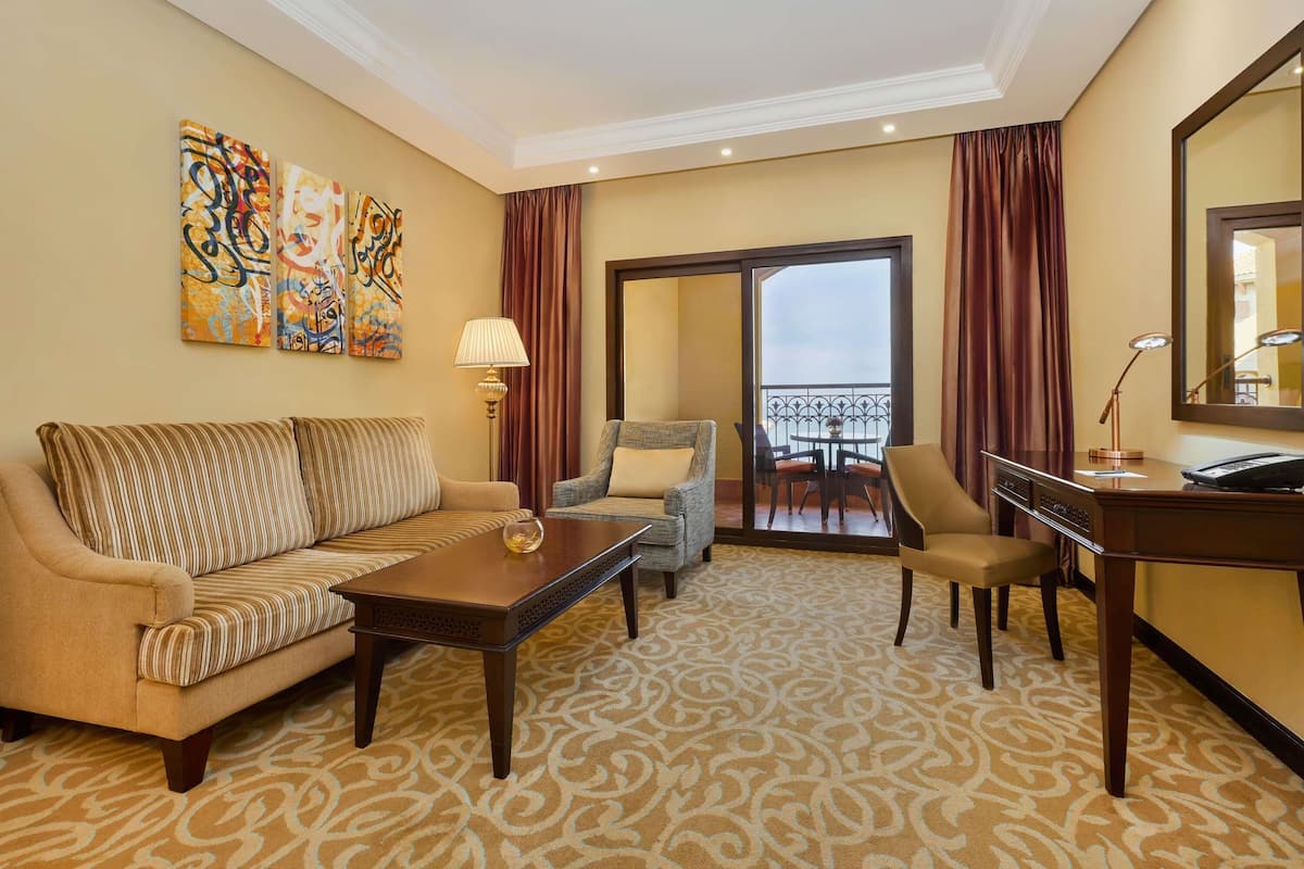 Ropa de cama de alta calidad, colchones con efecto memoria y minibar