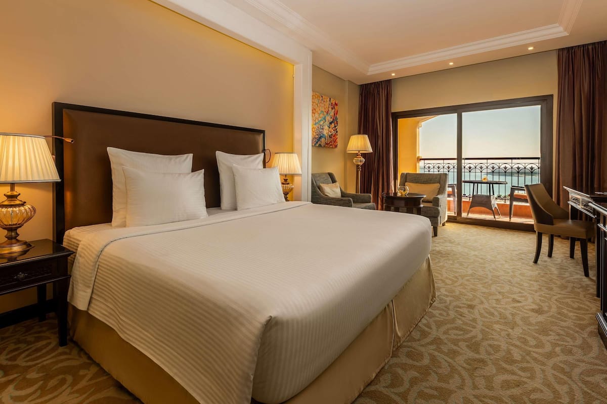 Standard Room, 1 King Bed | 1 bedroom, premium bedding, memory foam beds, minibar