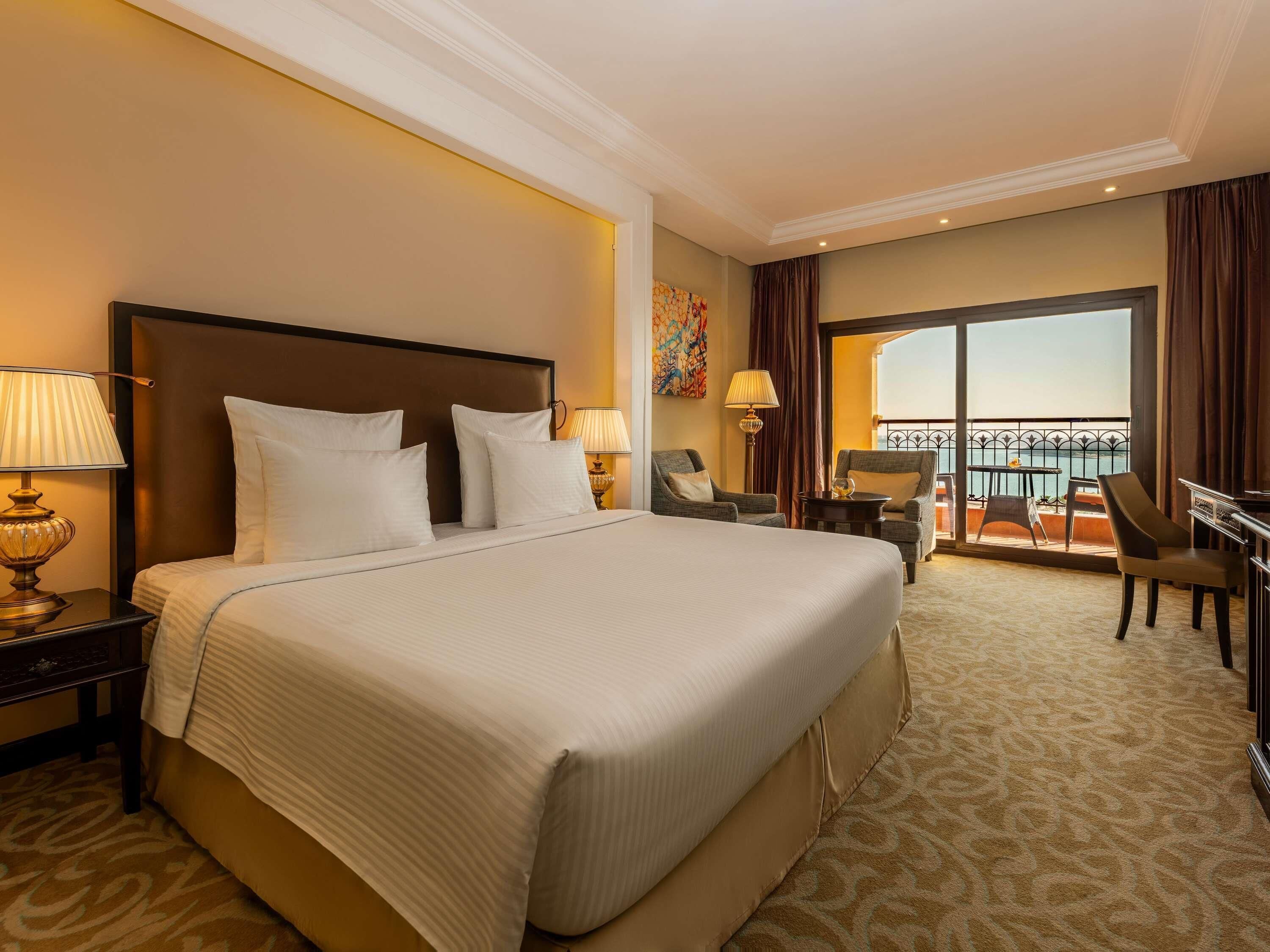 Standard Room, 1 King Bed | Premium bedding, memory foam beds, minibar, in-room safe