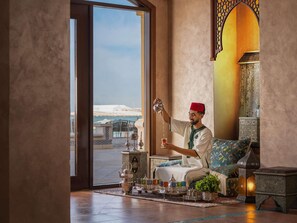 4 restaurants, breakfast, lunch, dinner served; international cuisine