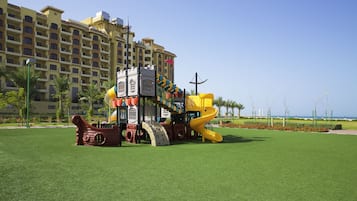 Children’s play area – outdoor