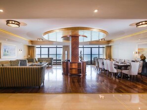 Royal Suite, 5 Bedrooms, Sea View (3 King Beds and 2 Twin Beds)