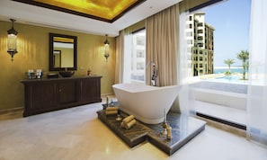 Couples treatment rooms, sauna, hot tub, steam room, Turkish bath