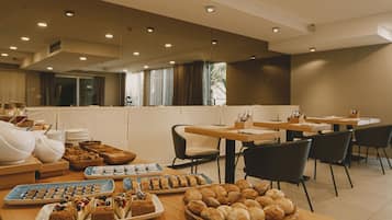 Free daily local cuisine breakfast