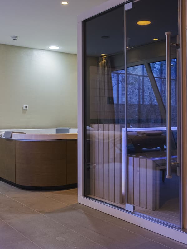 Private spa tub