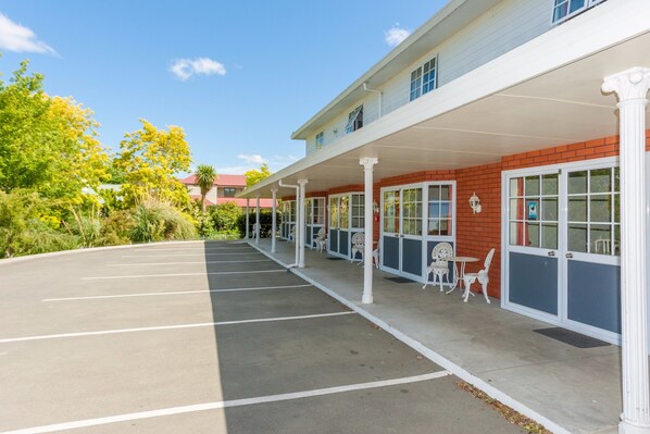 Free self-parking - Admirals Motor Lodge (Blenheim)