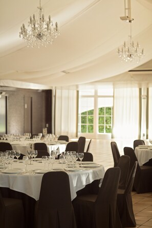 Banquet hall - Hotel Don Carlos (Huarte)