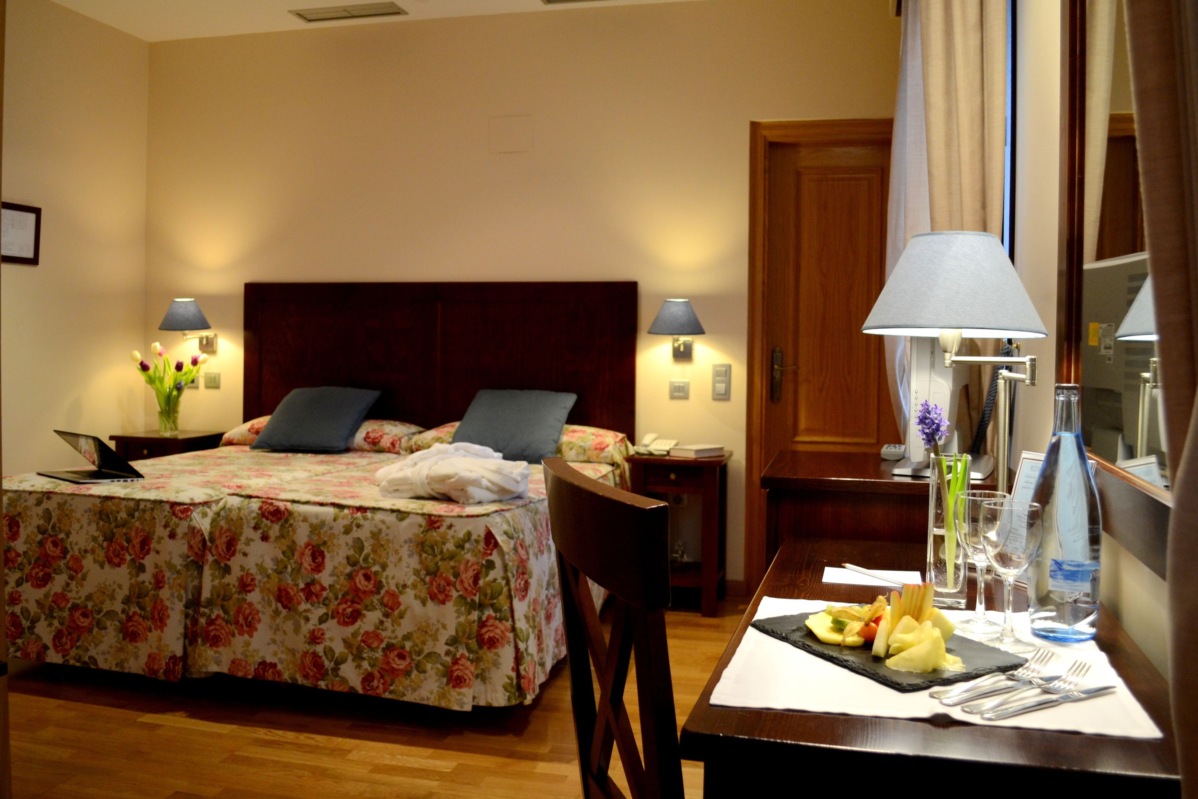 double room | minibar, in-room safe, desk, soundproofing