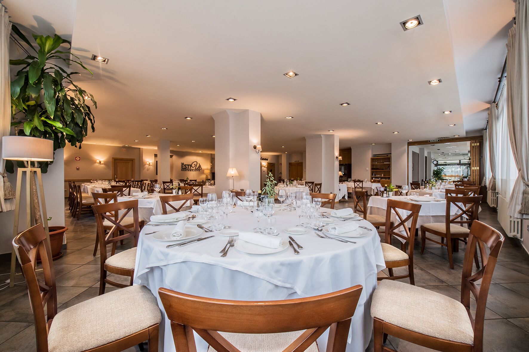 lunch and dinner served