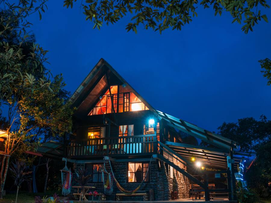 Familienapartment, 3 Schlafzimmer, Gartenblick, Erdgeschoss | Fassade der Unterkunft – Abend/Nacht