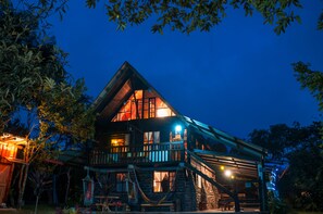 Appartement Familial, 3 chambres, vue jardin, rez-de-chaussée | Façade de l’hébergement - soirée/nuit