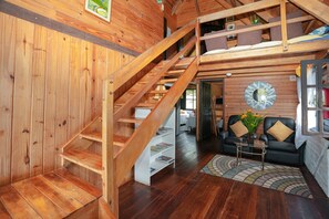 Basic Loft, 3 Bedrooms, Garden View, Tower | Living area - Casa de Piedra (Mindo)