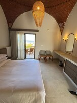 高级房 | 迷你吧、客房内保险箱、遮光窗帘、床单