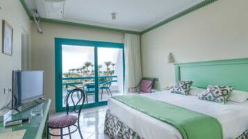 Minibar, caja de seguridad en la habitación y cunas gratuitas