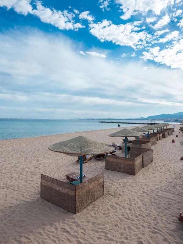 Privéstrand vlakbij, parasols, duiken, snorkelen