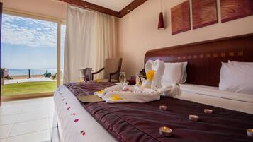 Artículos del minibar gratis y caja de seguridad en la habitación