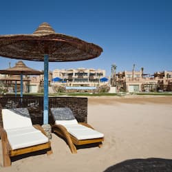 Private beach, sun-loungers, beach umbrellas, beach towels