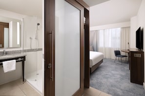 Quarto, 1 cama Queen e sofá-cama | Vista do quarto