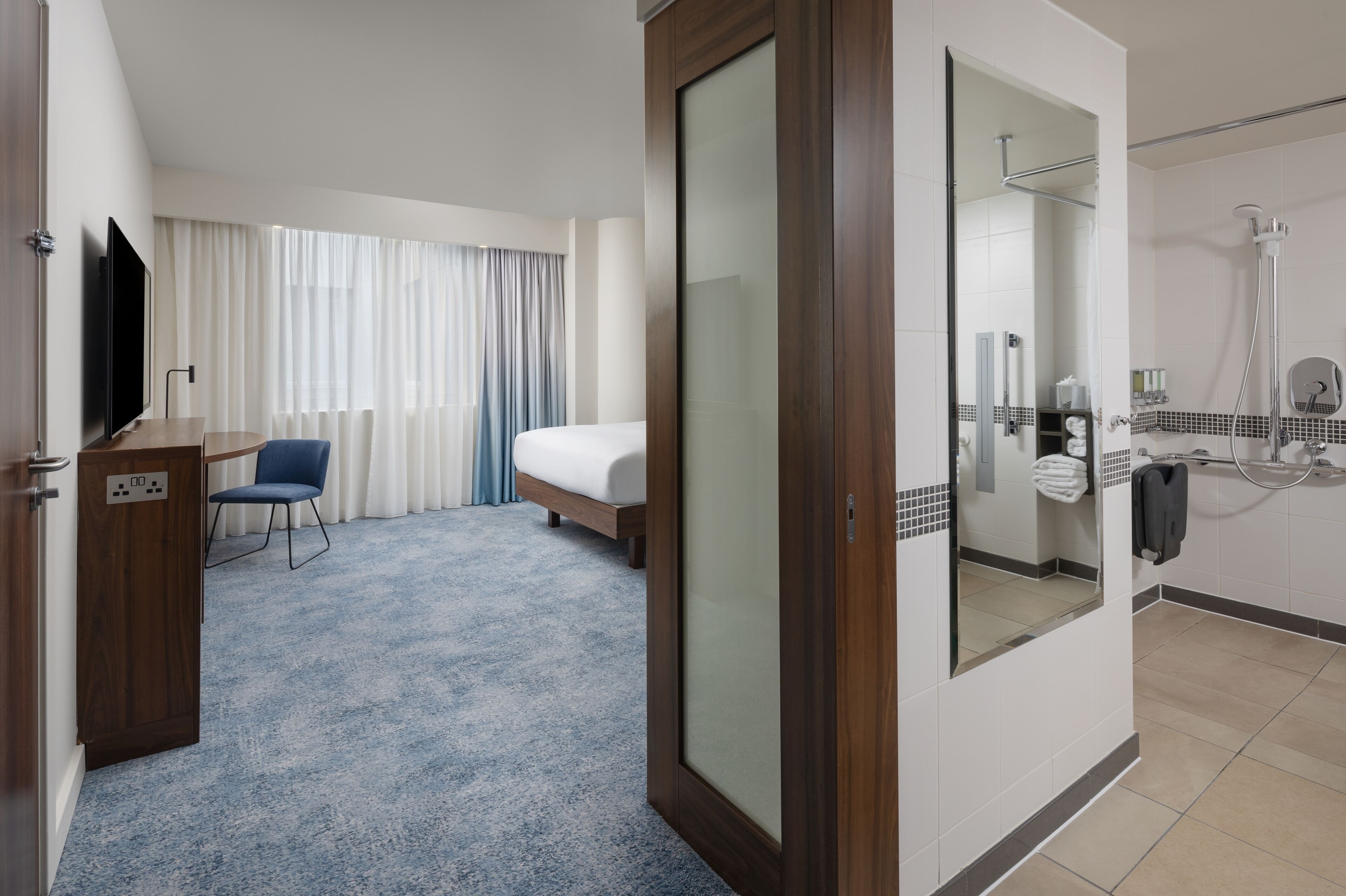 room, 1 queen bed, accessible | view from room