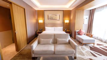 Deluxe Room, 1 King Bed, Smoking, City View | Free WiFi, bed sheets